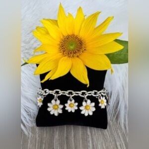 🌼 RARE BRIGHTON VINTAGE “Sunny Days” Daisy Charm Bracelet!